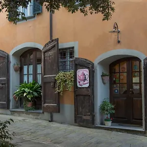 Antica Casa Dei Rassicurati Bed & Breakfast Montecarlo
